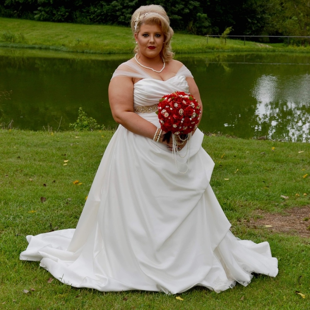 Sz 16 wedding dress
